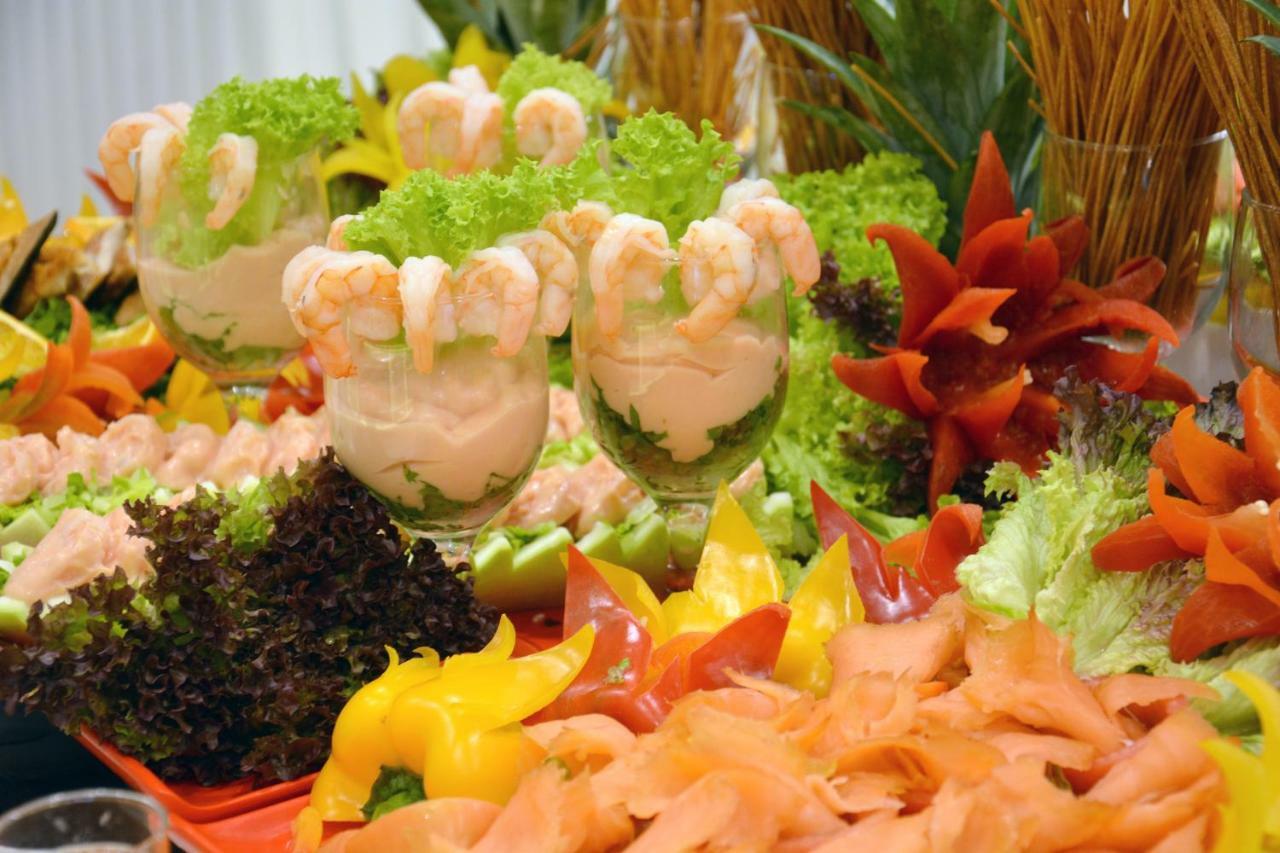 Maden Hotel Medina Exterior photo A salad buffet